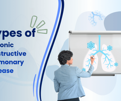 The doctor pointed at the lung diagram on the board, illustrating the types of chronic obstructive pulmonary disease (COPD).
